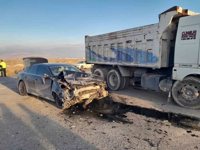 Karapınar'da Kamyon ile Otomobil Çarpıştı: 1 Yaralı