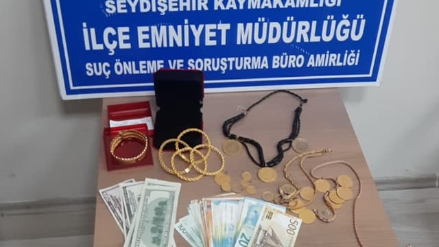 Yaşlı çift, telefonla dolandırılmaktan kızları sayesinde kurtuldu
