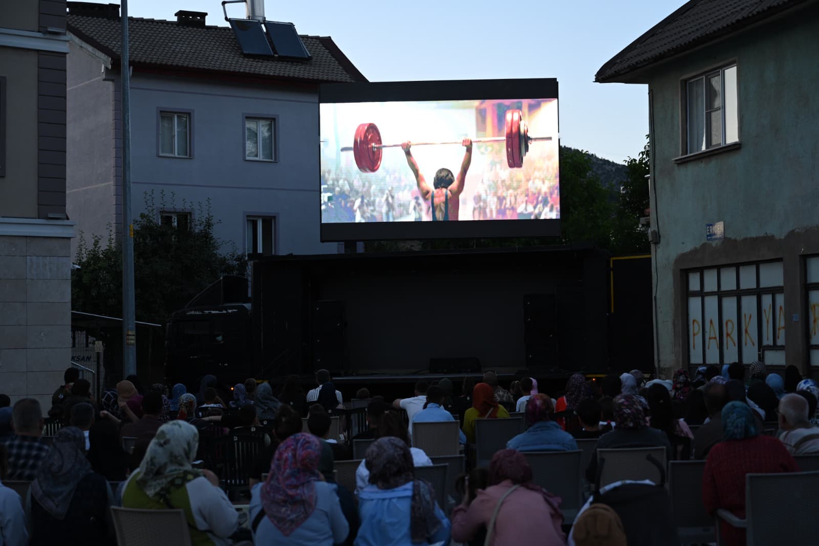 Konya Büyükşehir’den Merkeze Uzak Mahallelere Sinema Keyfi!