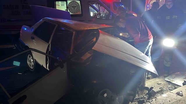 Meram'da İki Otomobil Çarpıştı: 5 Yaralı