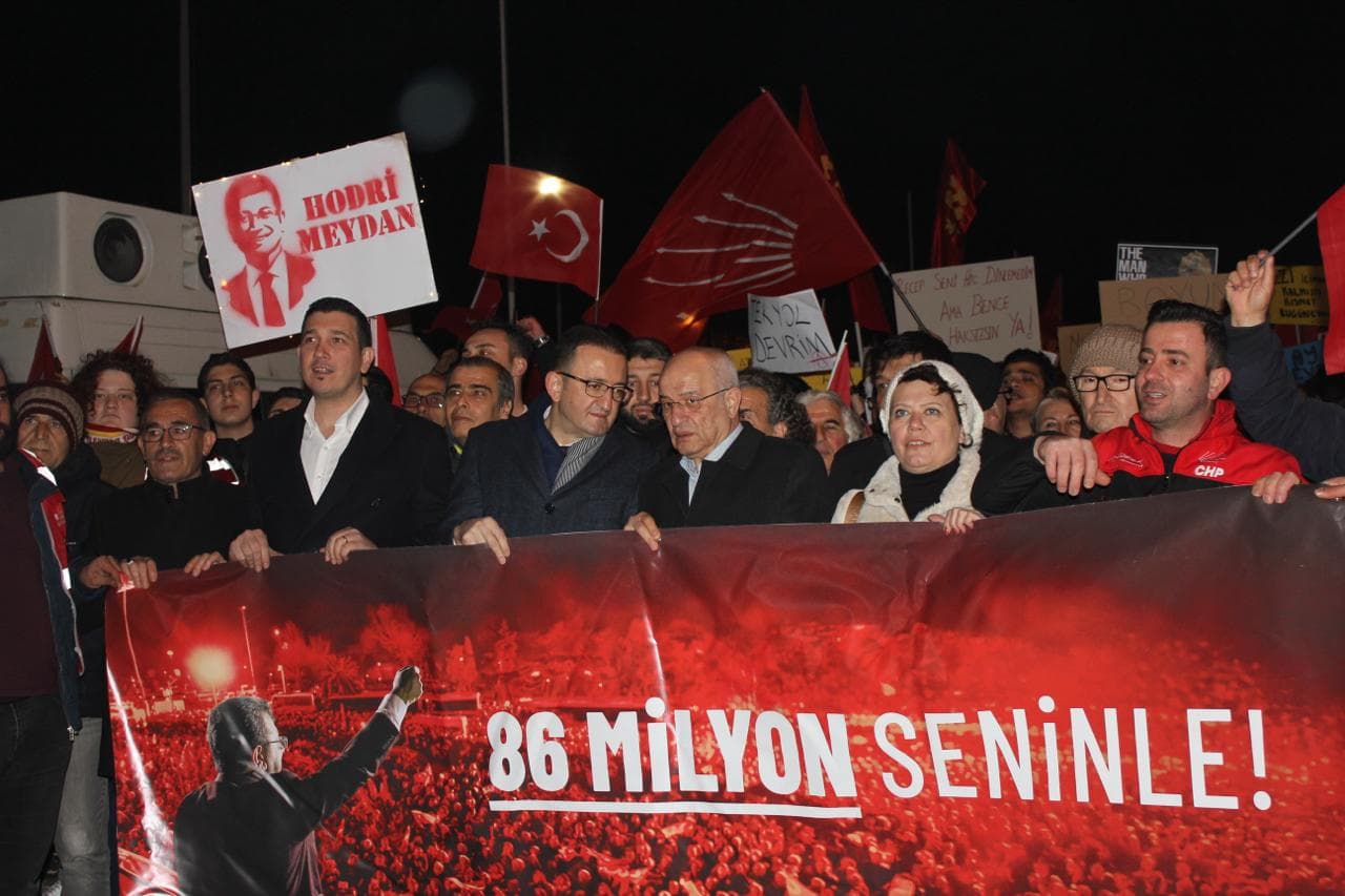 Konya’da Demokrasi Mitingi Devam Ediyor