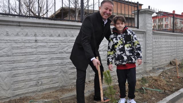Akşehir'de fidan dikimi