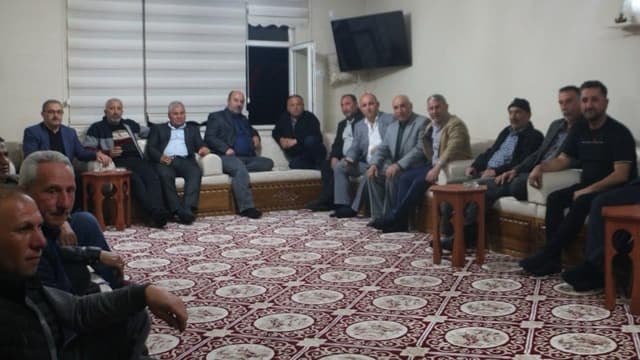 Yunak Belediye Başkanı Subhan Günaltay, muhtarlarla iftar programında bir araya geldi