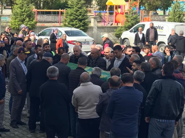 Akhisar'daki Feci Otobüs Kazasında Ölen Zülfinaz Tosun Ereğli'de Toprağa Verildi
