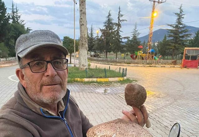 Beyşehir'de Dev Külah Mantarı Şaşkınlığı: Vatandaşlara Kritik Uyarı Geldi