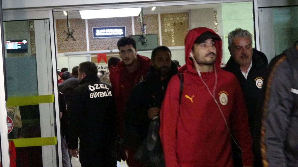 Galatasaray Kafilesi Konyaspor Deplasmanı İçin Konya'ya Ulaştı