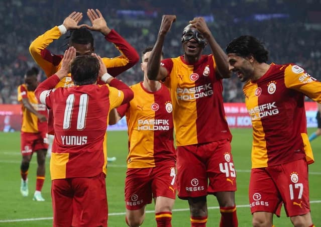 Galatasaray Konya'da 4 Golle Kazandı: Liderlik Sürüyor