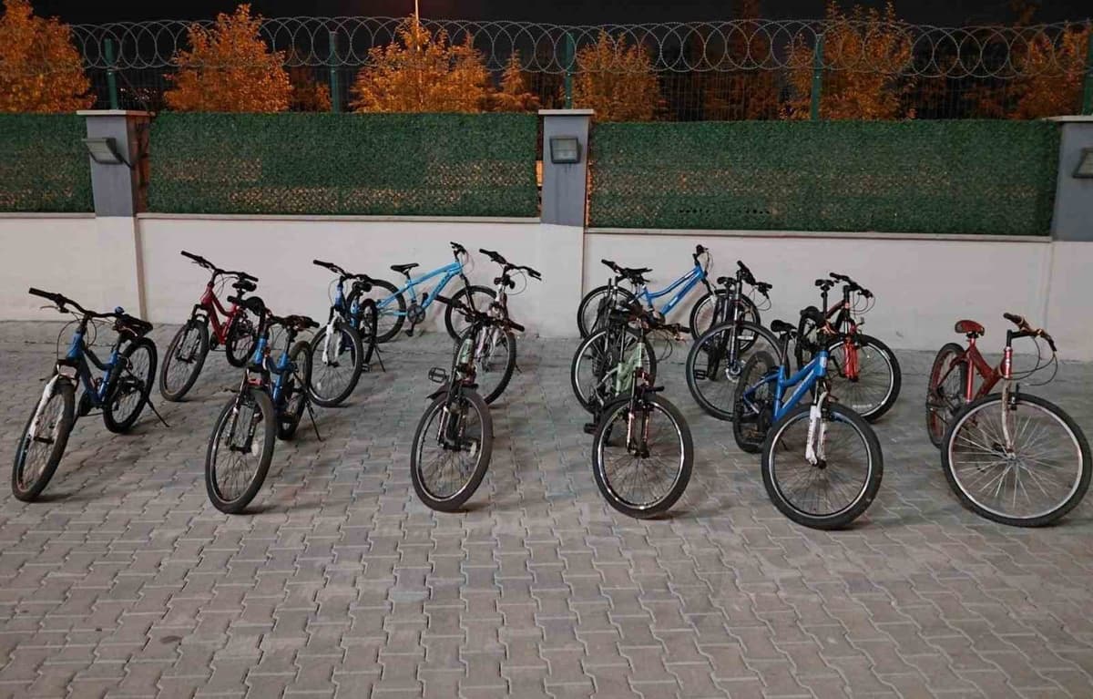 Konya'da Bisiklet Hırsızlığı Operasyonu: 14 Bisiklet Bulundu, 8 Şüpheli Tutuklandı