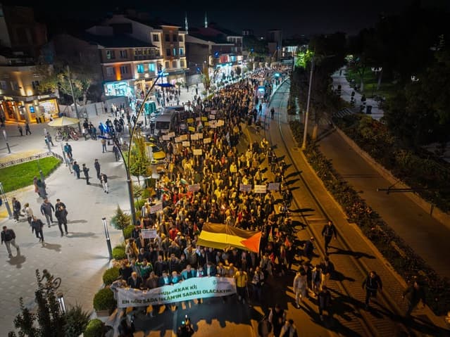 Konya'da Gazze Protestosu: Netanyahu'nun BM Kürsüsüne Çıkmasına Sert Tepki