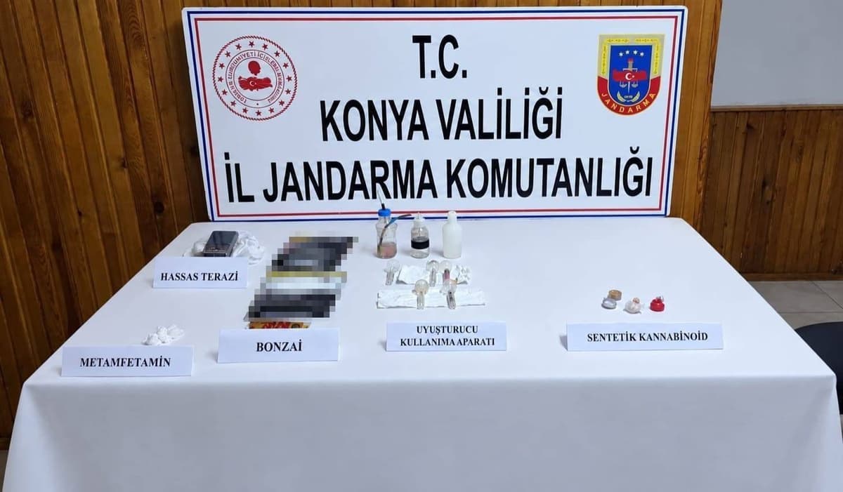 Konya'da Jandarmadan Uyuşturucu Operasyonu: 4 Bin 137 Sentetik Hap Ele Geçirildi