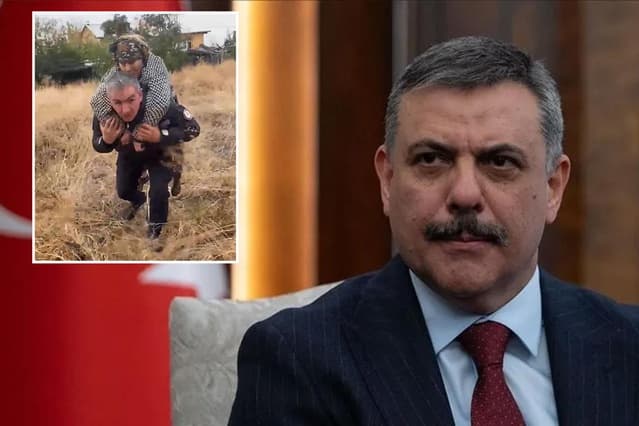 Konya'da Kaybolan Yaşlı Kadını Sırtında Taşıyan Polise Bakan Çiftçi'den Tebrik