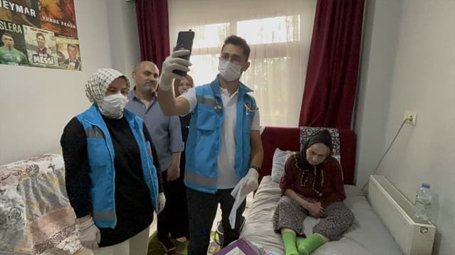 Konya'da Yatalak Hastaların Engelli Raporları Evlerinde Yenileniyor