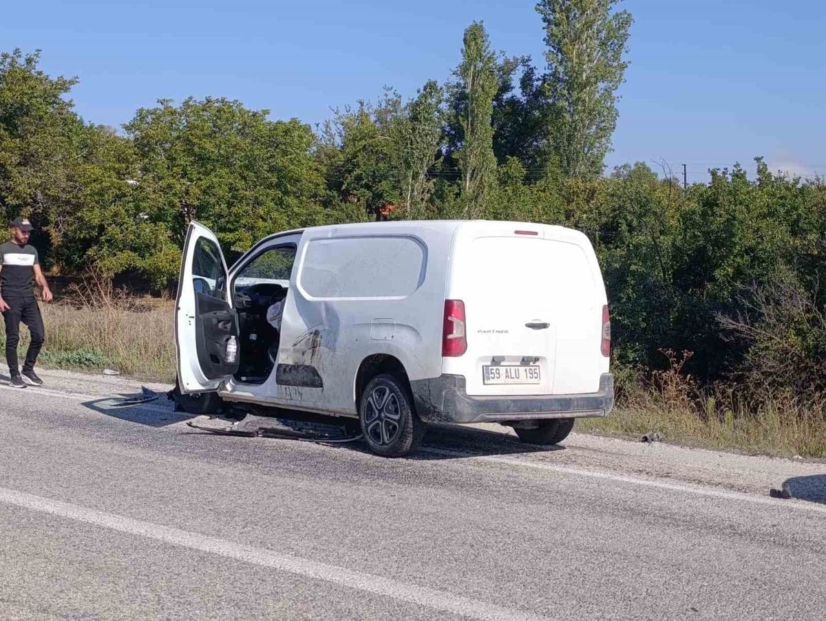 Konya Hüyük'te İki Araç Çarpıştı: 3 Ölü, 1 Yaralı