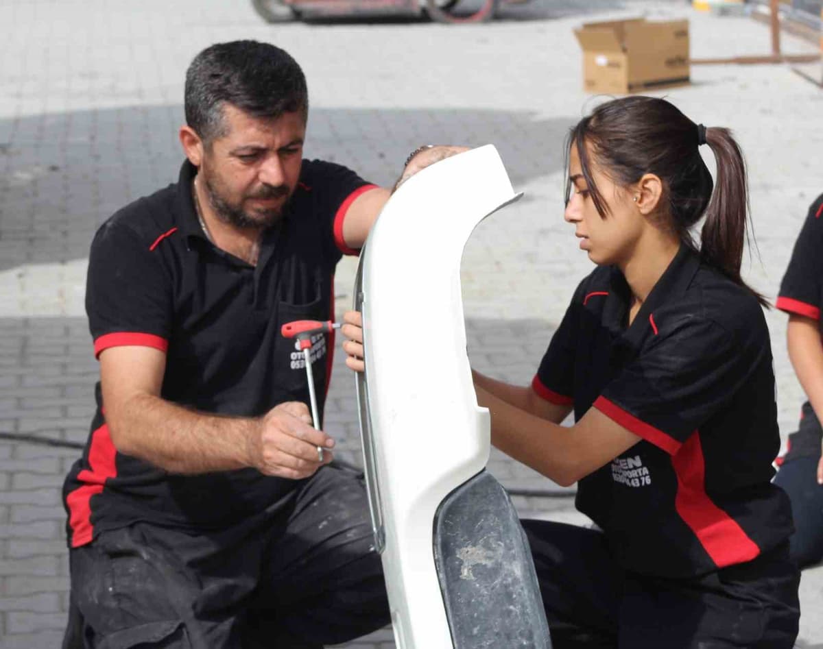 Konya Karapınar'da 17 Yaşındaki Fatma Kıymet Özen Ağır Vasıta Kaportacısı Oldu