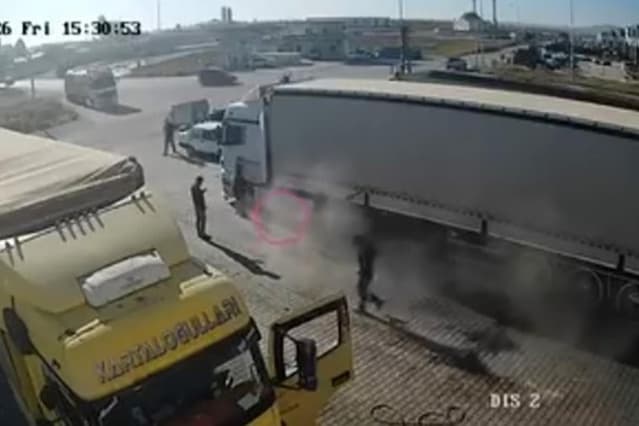 Konya Karapınar'da Tır Tamiri Sırasında Patlama: Fren Ustası Ucuz Atlattı