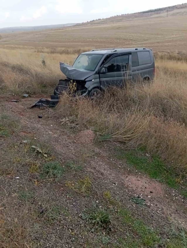 Kulu'da İki Minibüs Kafa Kafaya Çarpıştı: 3 Kişi Yaralandı