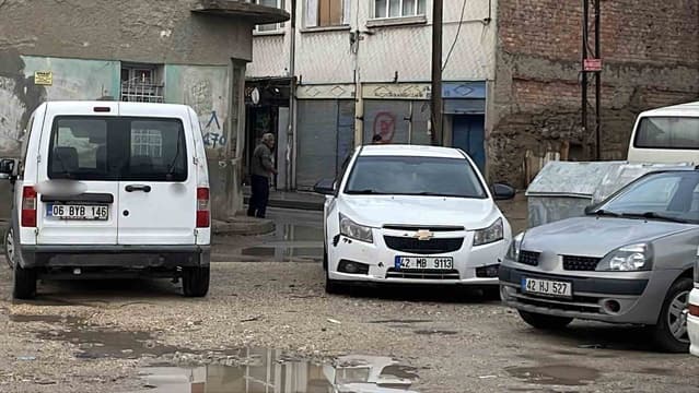 Meram'da İnşaat Yanında Zemin Çökmesi: Altyapı Hatları Zarar Gördü