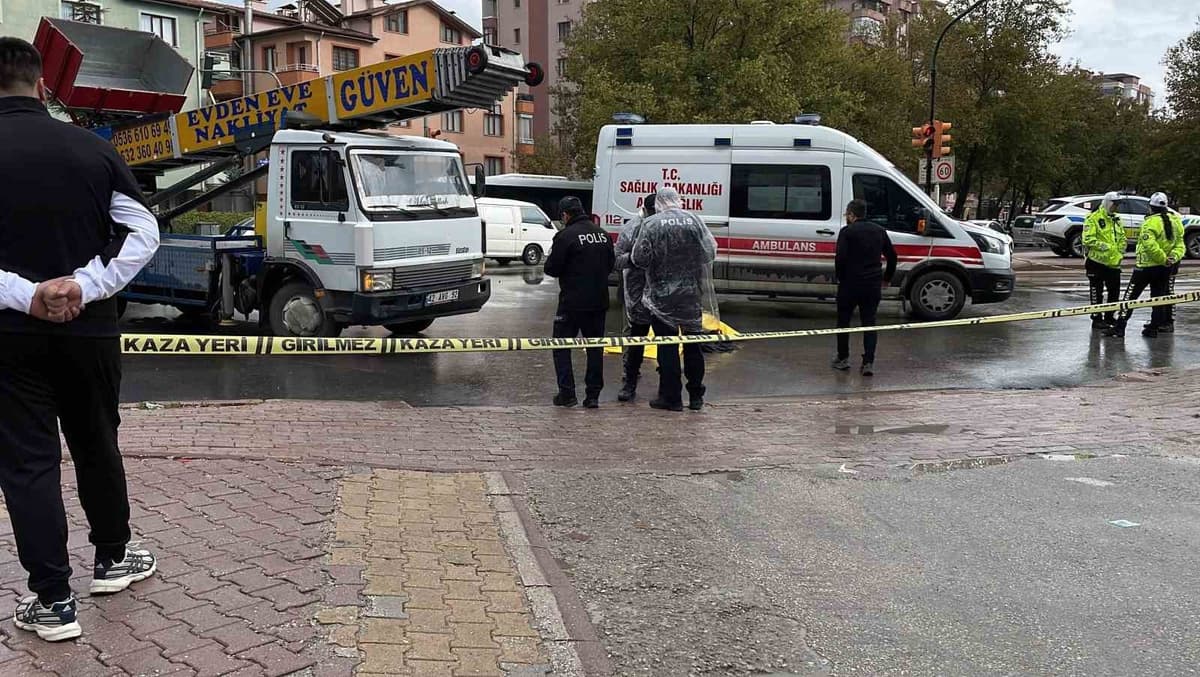 Meram'da Taşıma Asansörü Kamyonunun Çarptığı Yaşlı Kadın Yaşamını Yitirdi
