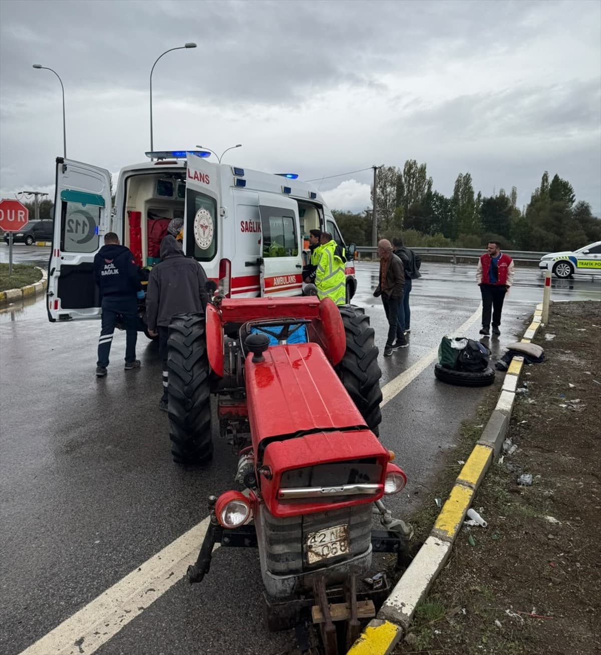Seydişehir'de Traktör ile Otomobil Çarpıştı: 3 Yaralı