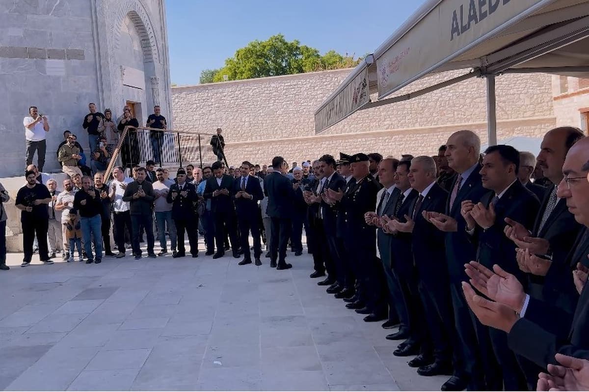 TBMM Başkanı Numan Kurtulmuş Konya'da Saygı Nöbeti Değişimini İzledi