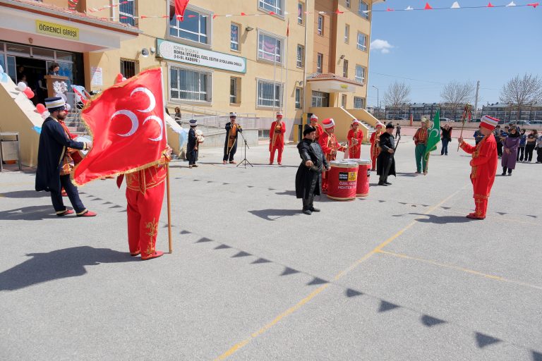 Büyükşehir Gençlik Meclisi Çocukların 23 Nisan Coşkusunu Paylaştı