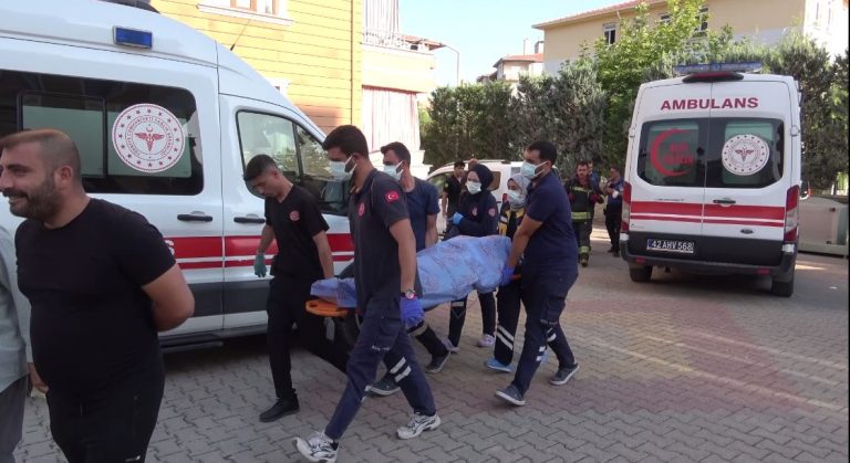 Kötü koku ihbarına giden ekipler yaşlı adamı ölü buldu
