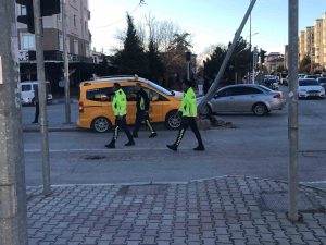Direksiyon başında kalp krizi geçiren taksi şoförü hayatını kaybetti